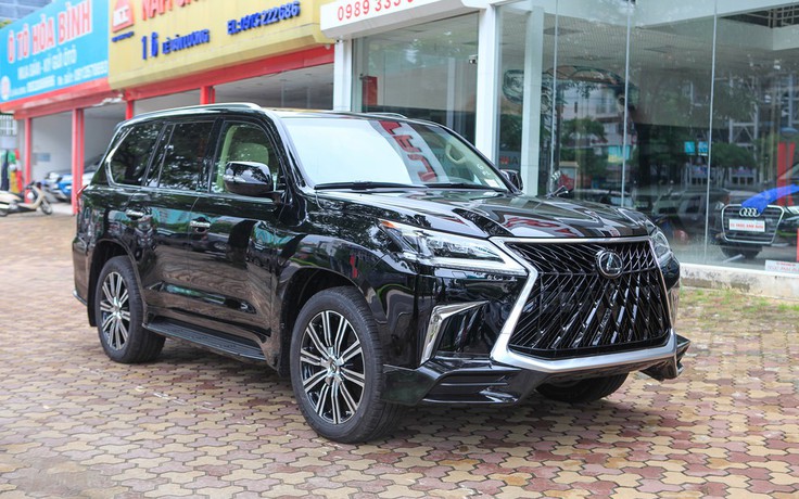 Lexus LX 570 phiên bản MBS 4 chỗ tại Việt Nam có gì khác lạ?