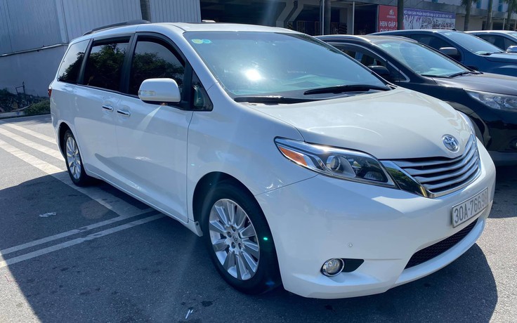 Toyota Sienna Limited giá trên 3 tỉ đồng sau 4 năm sử dụng