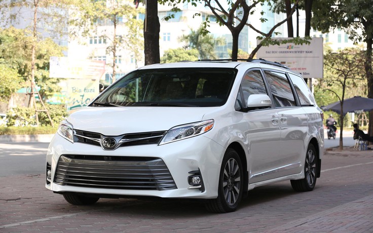 Toyota Sienna Limited 2019 về Việt Nam, giá cao gấp 4 lần Kia Sedona