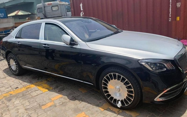 Mercedes-Maybach S 560 2 tông màu cập bến Việt Nam