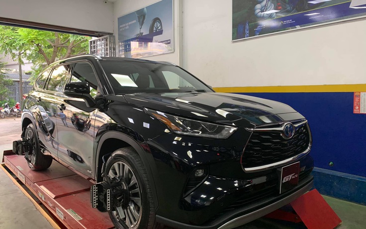 Toyota Highlander Hybrid 2020 đầu tiên về Việt Nam