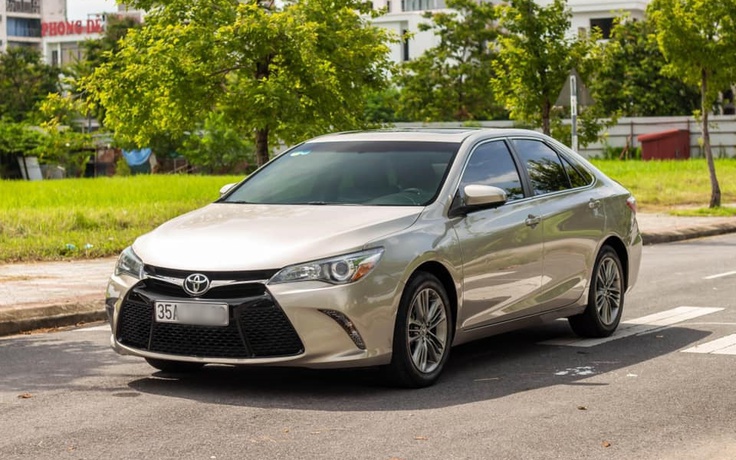 Toyota Camry 2015 nhập từ Mỹ giá ngang Camry 2020