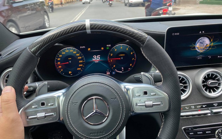 Độ đồng hồ Digital, thú chơi của người dùng xe Mercedes