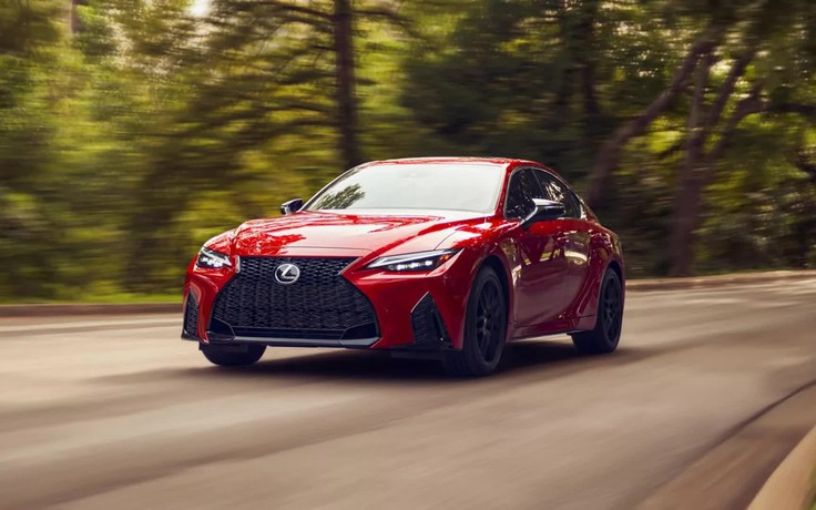 Lexus IS 2021 có giá từ 904 triệu đồng