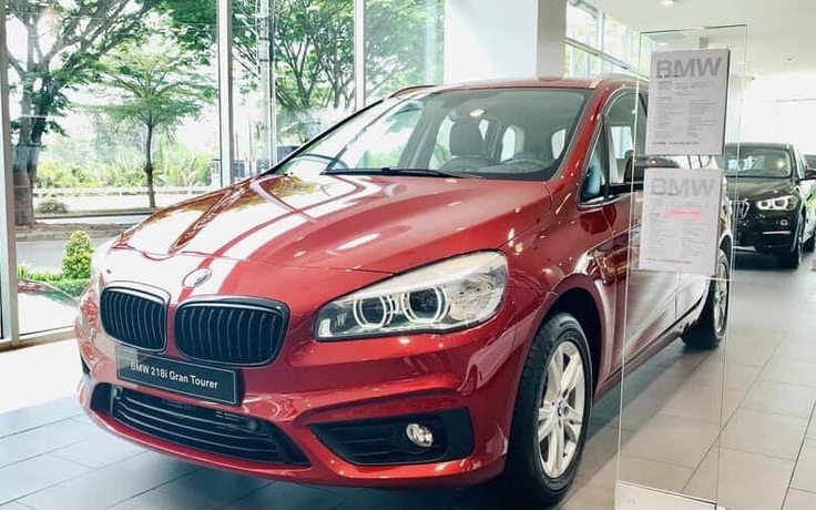 BMW 218i giảm giá kỷ lục dưới 1 tỉ đồng, ngang ngửa Toyota Innova