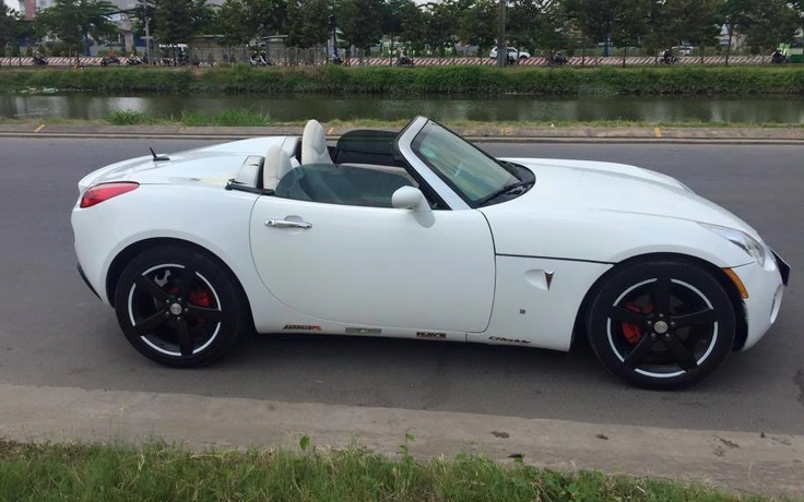 'Chạm mặt' hàng độc Pontiac Solstice tại Việt Nam