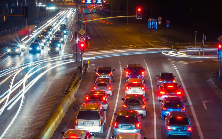 Dừng đèn đỏ ảnh hưởng thế nào đến hộp số ô tô?