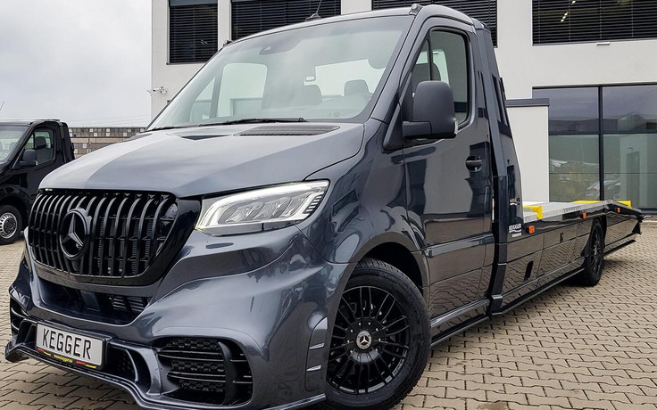 Xe cứu hộ hạng sang Mercedes Sprinter thiết kế như xe đua