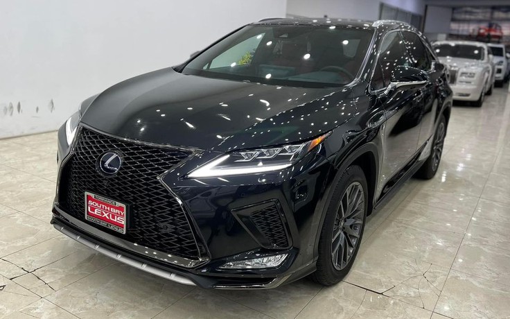 Crossover thể thao Lexus RX450h F-Sport 2022 đầu tiên về Việt Nam