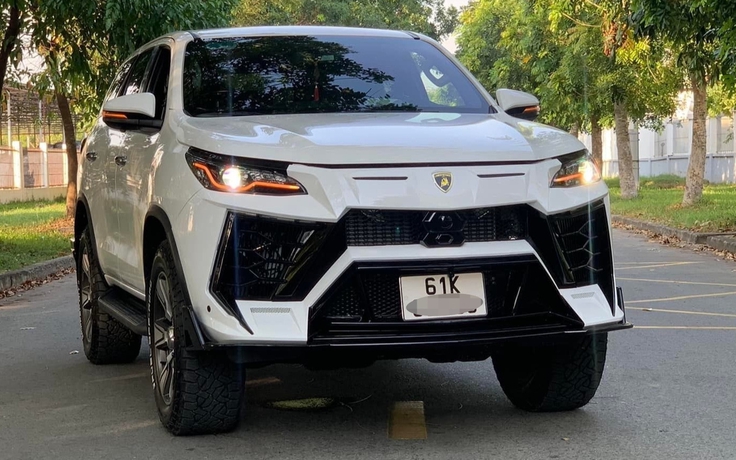 Toyota Fortuner độ 'nhái' siêu xe Lamborghini Urus tại Việt Nam