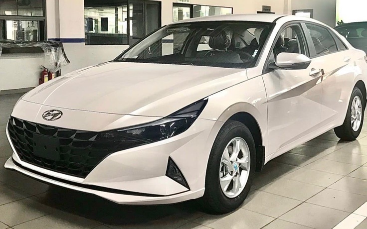 Hyundai Elantra 2023 bản tiêu chuẩn giá 599 triệu trang bị gì?