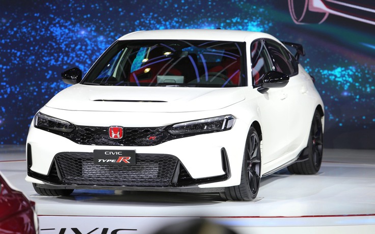 Honda Civic Type R 2023 giá cao gấp đôi Civic RS có gì khác biệt?