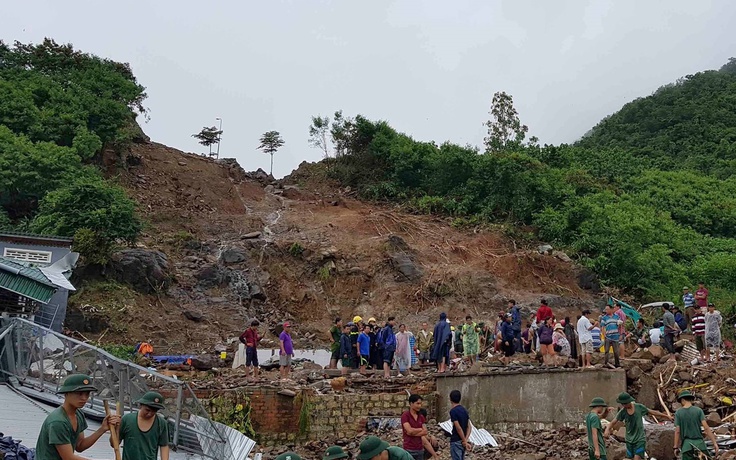 Mưa lũ ở Nha Trang, cả gia đình thầy giáo 4 người tử vong