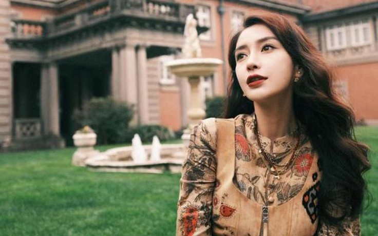 Angelababy diện váy họa tiết lá đỏ tôn vòng eo con kiến