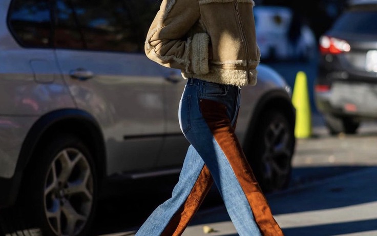Quần jeans chắp vá đang là xu hướng phủ sóng khắp đường phố thời trang