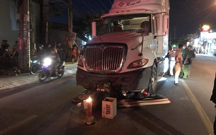 Tai nạn Bình Dương: 1 công nhân tử vong dưới gầm xe container