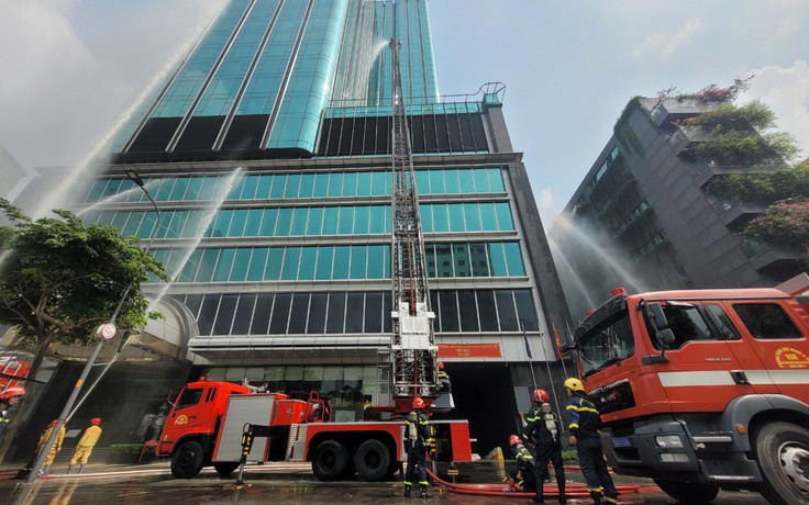 Công an TP.HCM diễn tập tình huống cháy nổ, cứu nạn tại tòa nhà Times Square