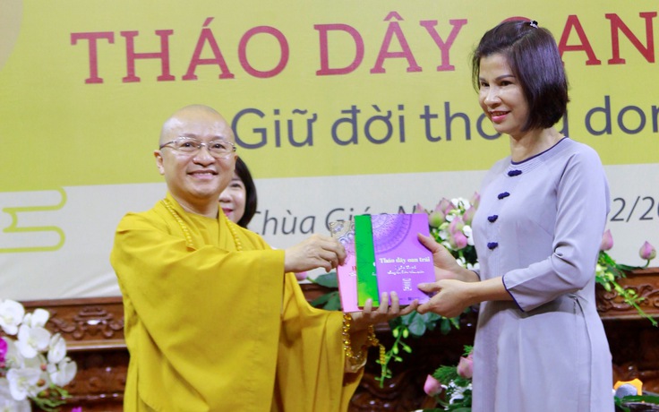 Thượng tọa viết sách 'gỡ rối'… chuyện gia đình