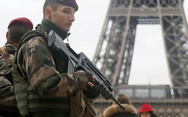 Pháp điều 10.000 lính thắt chặt an ninh sau khủng bố