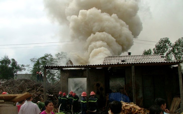 Lò sấy gỗ phát nổ rồi bùng cháy