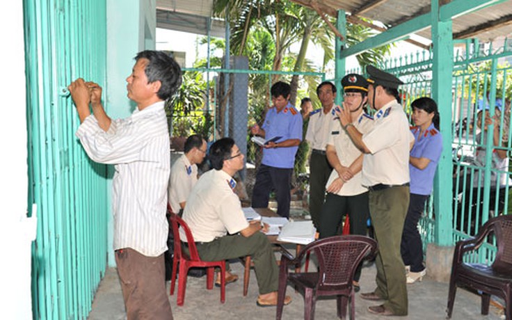 Từ hai bài báo trên Thanh Niên: UBND TX.La Gi ra quyết định “sửa sai”