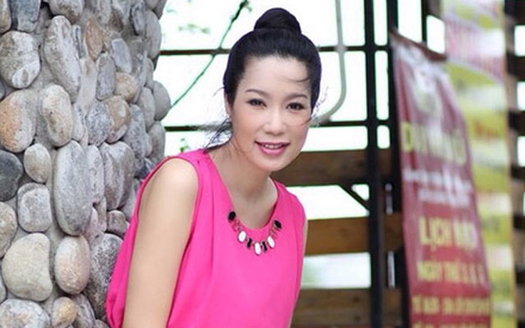 Á hậu Trịnh Kim Chi giảm cân ngỡ ngàng sau 20 ngày sinh con