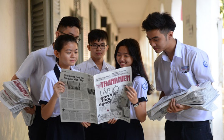 Chuyên trang 'Chọn trường xét tuyển' số đầu tiên đến tay học sinh