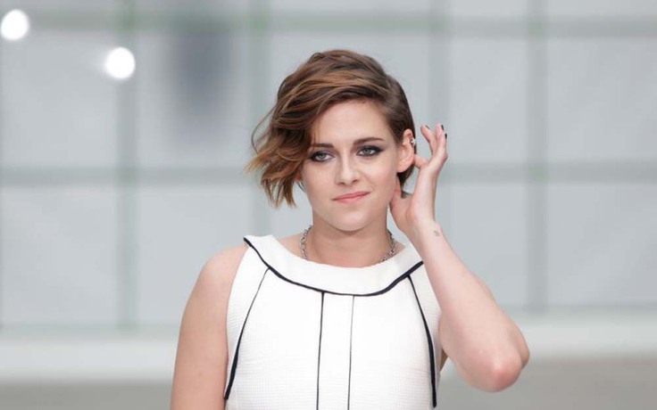 Kristen Stewart không ngại hình ảnh hẹn hò đồng tính bị rò rỉ