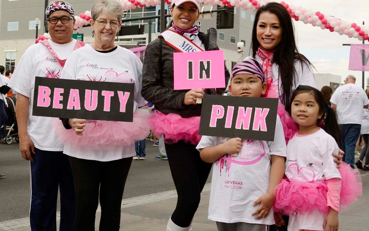 Hoa hậu quý bà tại Mỹ dẫn con xuống đường gây quỹ chống ung thư vú