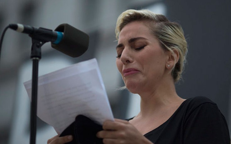 Lady Gaga khóc đòi công lý cho người đồng tính sau thảm sát Orlando