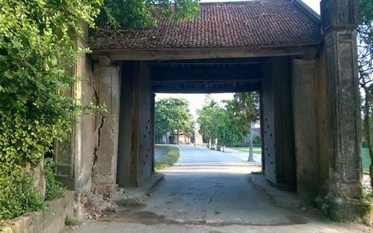 Cổng làng Mông Phụ - Đường Lâm gặp 'nạn'