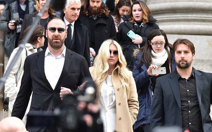 Kesha bất ngờ từ bỏ vụ kiện Dr. Luke lạm dụng tình dục