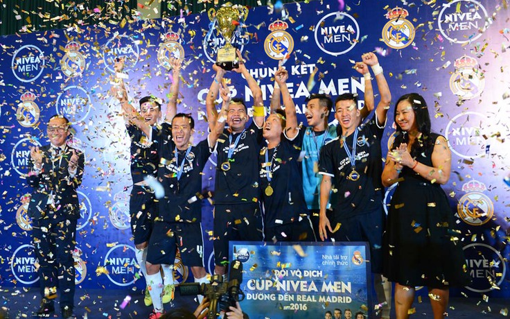 Đội bóng phủi Hà Nội giành vé đến Real Madrid