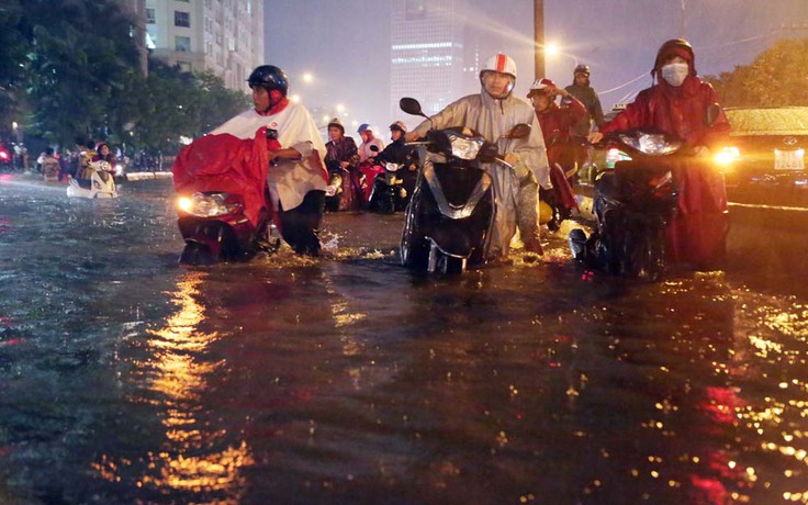 Người Sài Gòn đối mặt nguy cơ triều cường lớn trong vài ngày tới