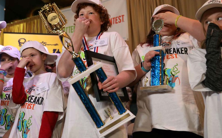 Cậu bé 12 tuổi vô địch cuộc thi giày thối nhất nước Mỹ