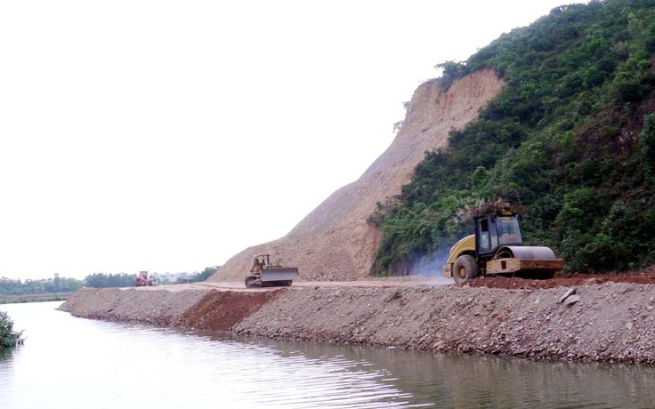 Vụ DN lấp dòng chảy của sông: Kiến nghị UBND tỉnh chỉ đạo tạm dừng dự án