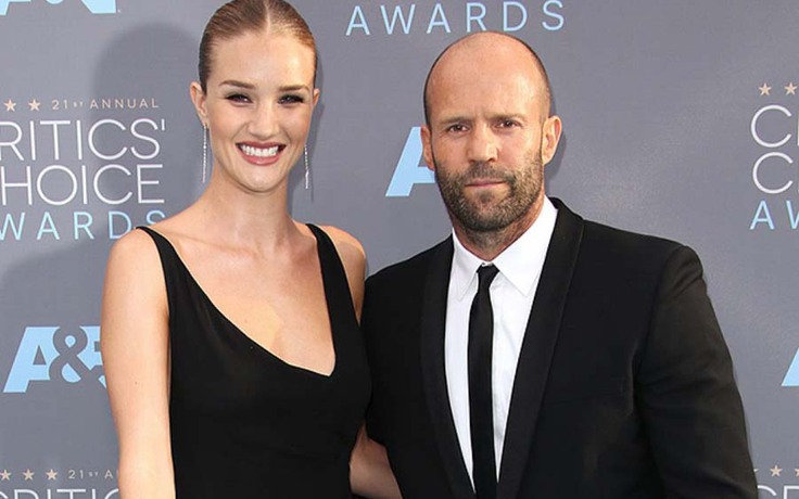 Tài tử Jason Statham đón con đầu lòng