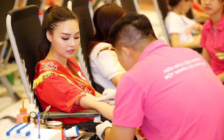 Hoa hậu Thùy Trang chung tay phá kỷ lục về hiến máu