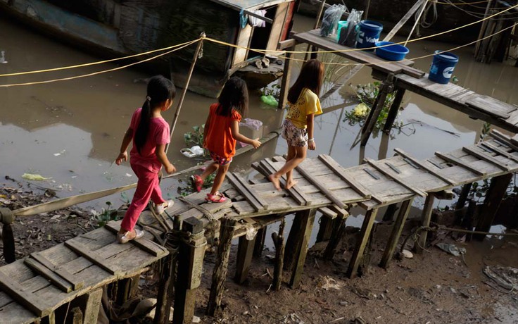 Xóm nhà thuyền với cả trăm con người 'lênh đênh'