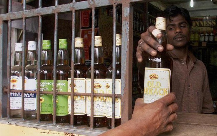 Sri Lanka bác quyền mua rượu của phụ nữ