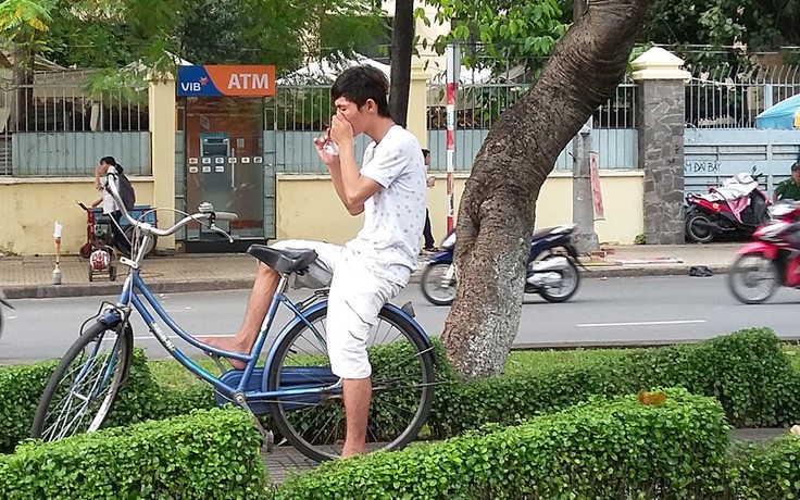 'Hít keo chó' quay trở lại