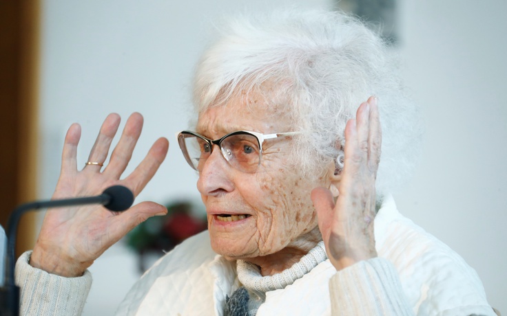 Cụ bà 100 tuổi được bầu vào hội đồng thị trấn