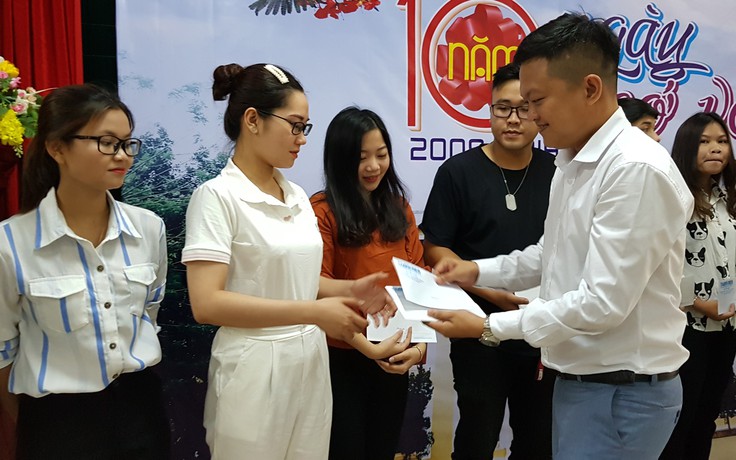 Trao học bổng Nguyễn Thái Bình - Báo Thanh Niên cho sinh viên Huế
