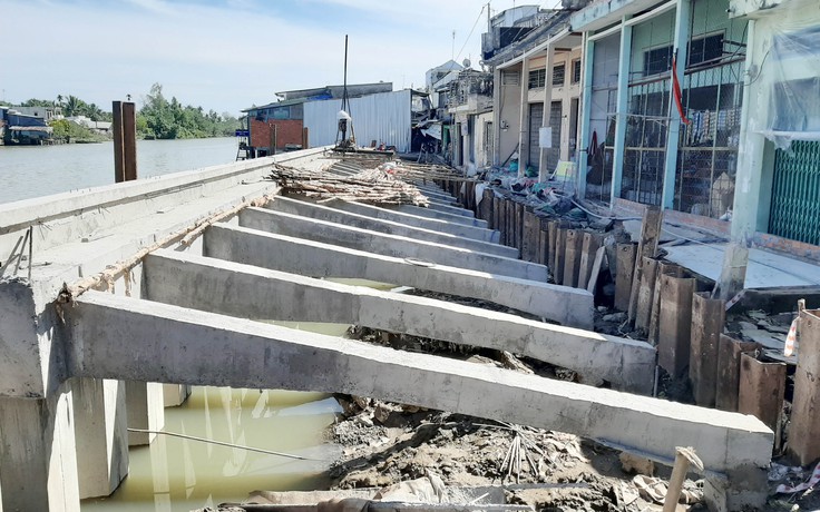 Xây kè chống sạt lở gây lún, nứt nhà dân