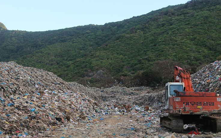 Chưa xử lý được “núi rác” gây ô nhiễm ở Côn Đảo