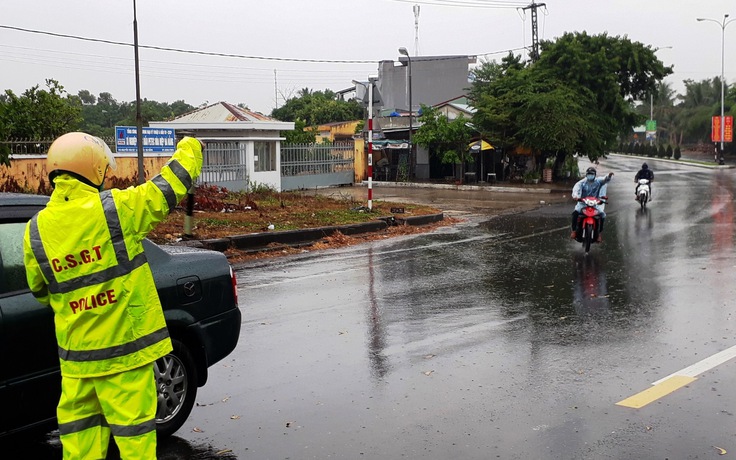 Lập chốt ngăn dòng người rời khỏi Đà Nẵng