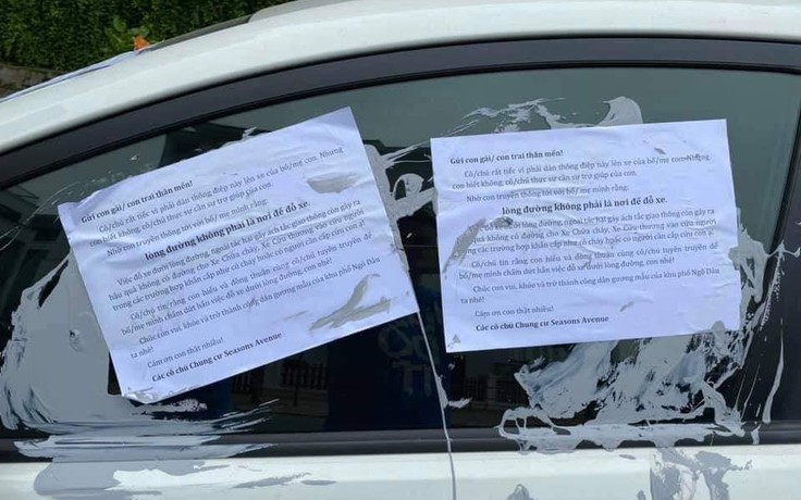 Hàng loạt ô tô bị trét sơn, dán giấy 'cảnh báo'