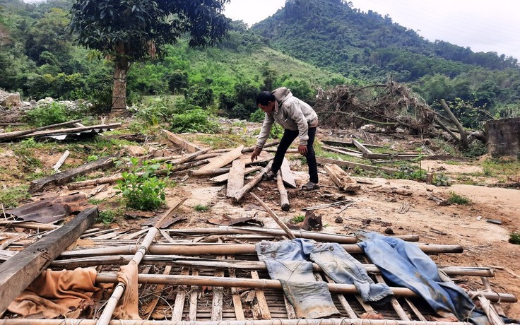 Dân vùng bão lũ thêm khó bởi một thông tư