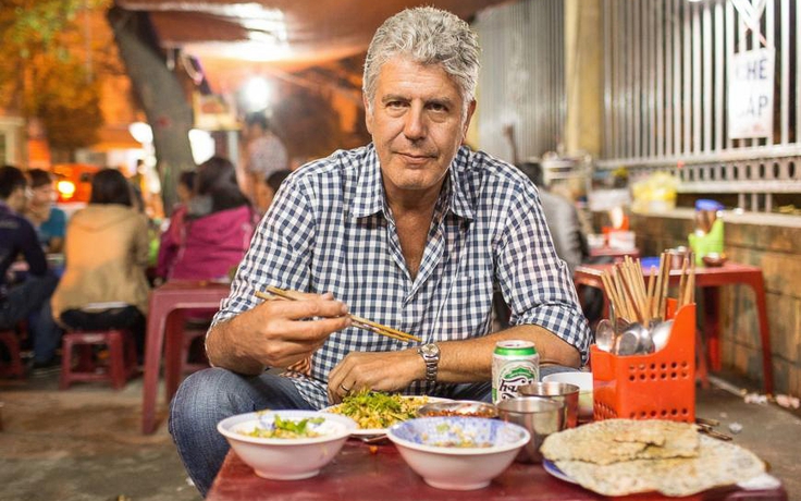 Bán đấu giá vật dụng của đầu bếp Anthony Bourdain từng ăn bún chả với Obama