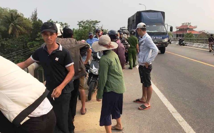 Quảng Nam: Bỏ xe trên cầu rồi đi nhậu khiến chính quyền 'khổ sở' tìm kiếm